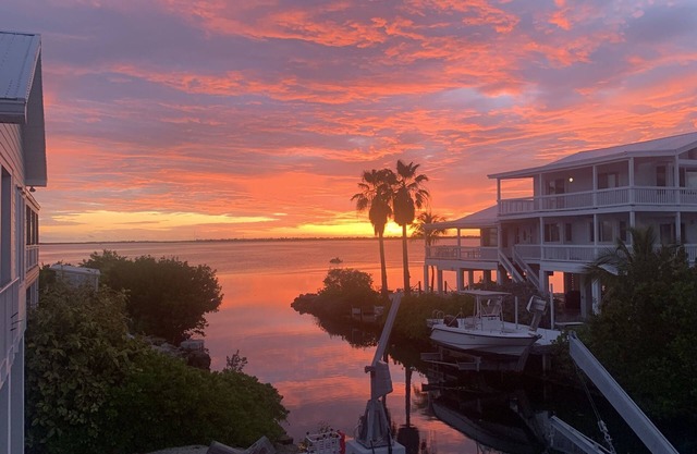 Waterfront Keys Sunset Spectacular