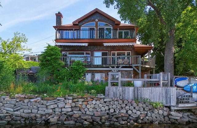 Waterfront lakefront apartment 300742