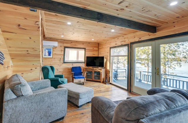 Waterfront Lincoln Home w/2 Decks & Fire Pit