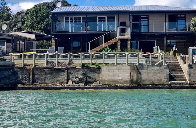 Waterfront Location holiday accommodation