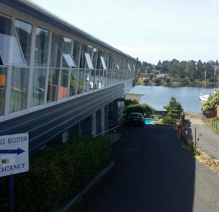 Waterfront Lodge Motel