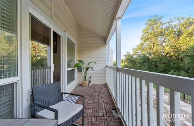 Waterfront Loft w/Pool, Park Views + Private Balcony