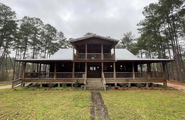 Waterfront Log Home on Beautiful Lake Sam Rayburn