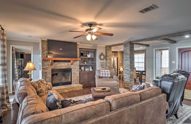 Waterfront Louisiana Vacation Rental w/Dock!