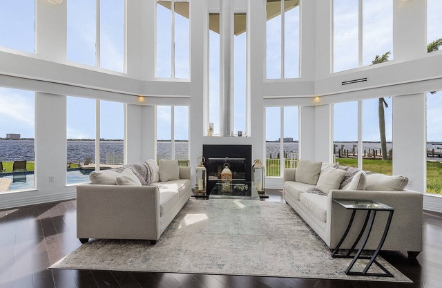 Waterfront Luxury Escape, Amazing Water Views, Perfect Location!