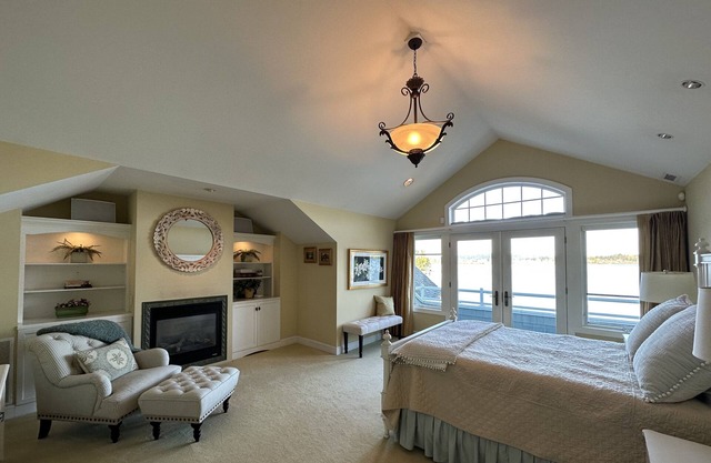 Waterfront Luxury home in Redmond/Bellevue