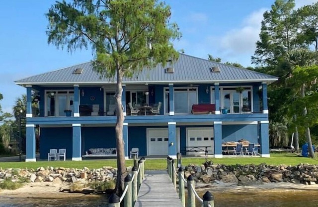 Waterfront Luxury Retreat. Bring your boat and or jet skis.