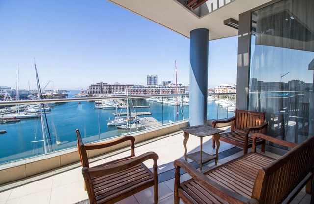 Waterfront Marina 2 Bedroom Yacht View