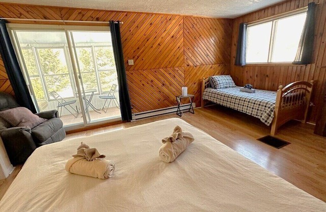 Waterfront, Nature + activities. Close to Tremblant and the superb Omega Park