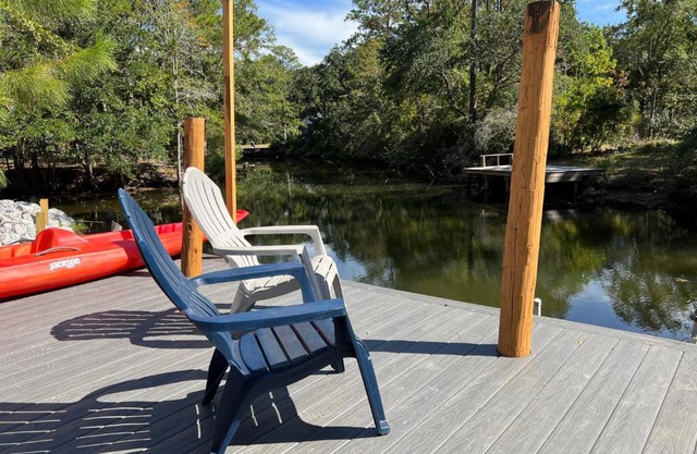 Waterfront Newly Renovated and Decorated 3brs home