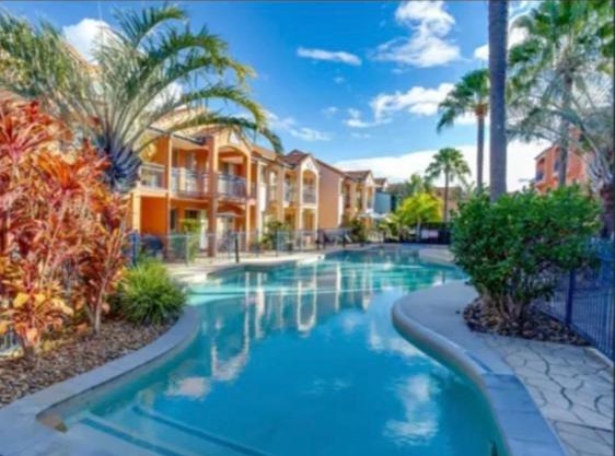Waterfront oasis marina style