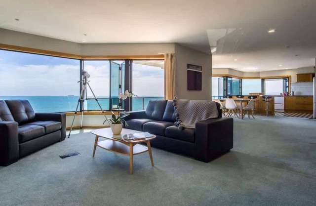 Waterfront On Woolcombe - 4BR holiday apartment