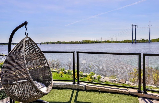 Waterfront Paradise Apartment