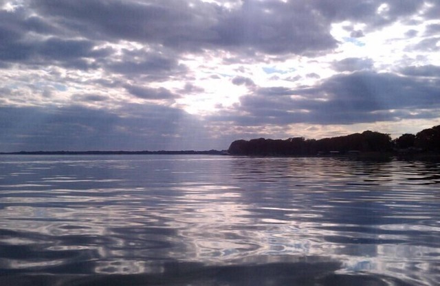 Waterfront Paradise,Center of the chain of Lakes 8 miles from Leesburg