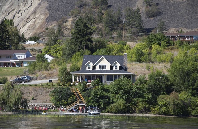 Waterfront Paradise on Lake Osoyoos
