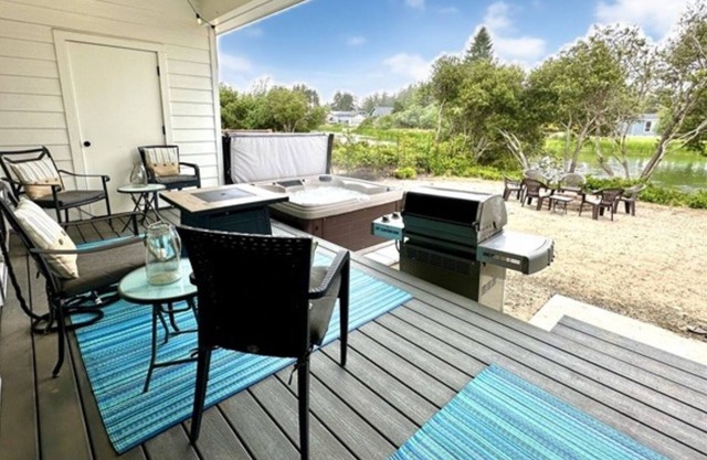 Waterfront, Pets Welcome, Fire Pit, Noon Checkout