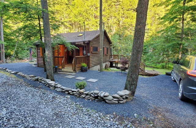 Waterfront Private Bushkill Creek Cabin - Sleeps 6
