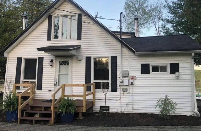 Waterfront relaxation, 3 bedroom lake house