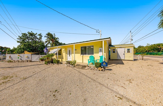 Waterfront retreat near the beach with pool, two kayaks, & central AC