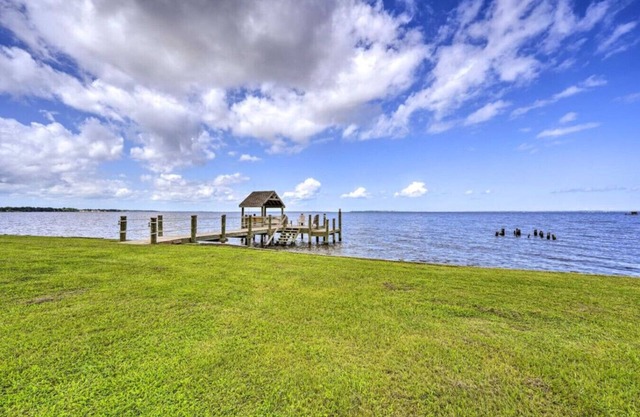 Waterfront Retreat w/Pier, Game Room & Fire Pit