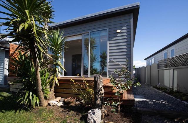 Waterfront Retreat - Westport Self-Contained Unit