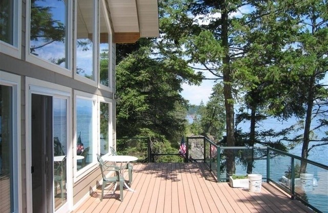 Waterfront! Sleeps 6-8. Beach access. Sale! 325nt for June 2025.