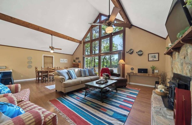 Waterfront, Sleeps 6, Swimming, Fishing, + MORE!