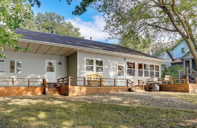Waterfront Spirit Lake Vacation Rental w/Dock!