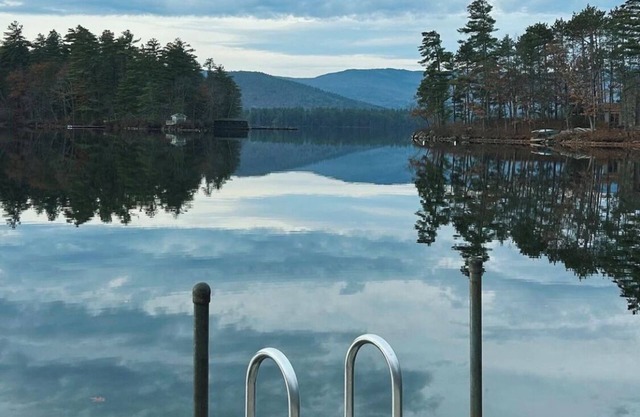 Waterfront Squam home, 7 BR/5 Bath, Dock, Pickleball, Tennis, Kayaks, Mtn Views