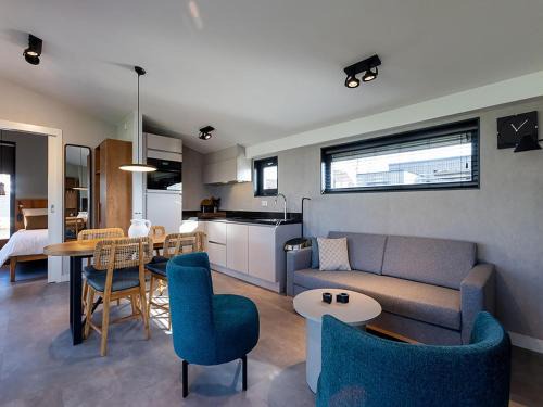Waterfront Stay w Pets