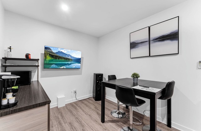 *Waterfront studio* 5 minutes drive Ottawa