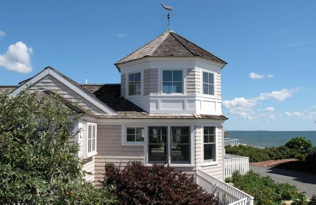 Waterfront - Stunning Architect Designed Sun Drenched Ocean Front Cottage