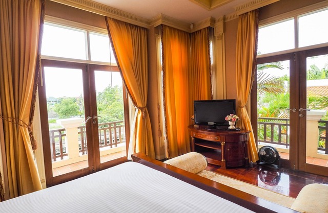 Waterfront 3BR Pool Villa near Yacht Club Pattaya