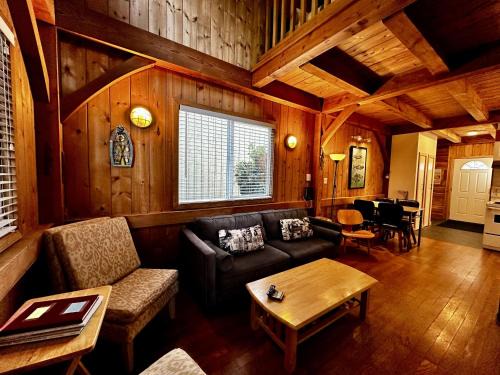 Waterfront Timber Frame Cottage!