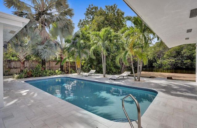 Waterfront Tropical Oasis 4 Bedroom Pool Home