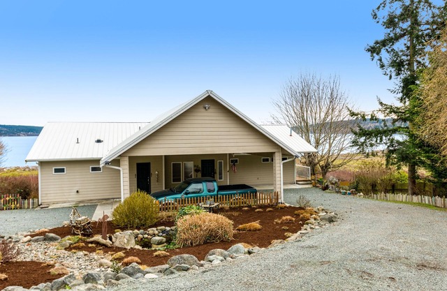 Waterfront Upper-Level Getaway with Views, Firepit & Pool Table