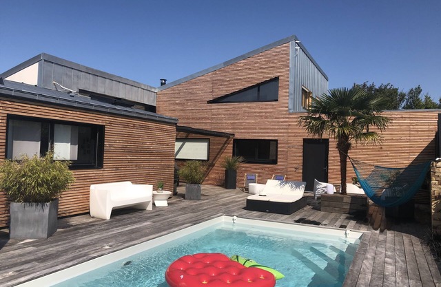 Waterfront villa with pool and jacuzzi