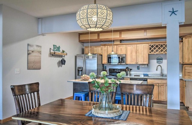 Waterfront Vacation Rental in Ocean Shores
