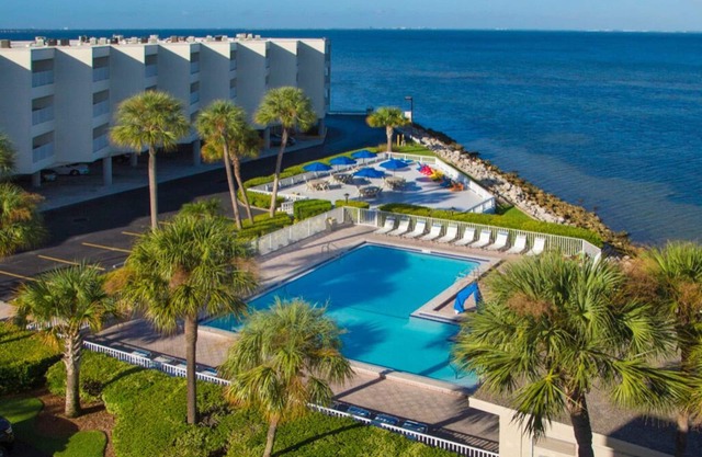 ❤Waterfront View, Amazing Sunsets, Heated Pool 3mins to Airport ☀🐬🏖