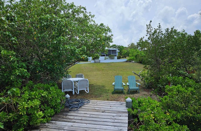 Waterfront Villa on White Sound, Private Dock, Beach, Swimming Pool, Pickle Ball