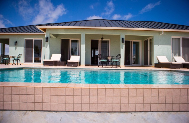 Waterfront Villa 3 bedroom main house &1 bed guesthouse with compact rental car