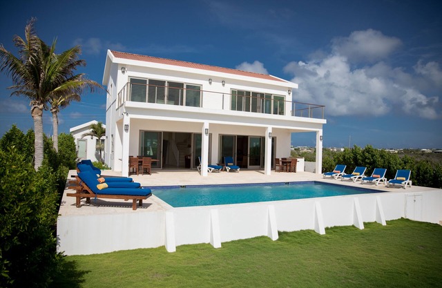 Waterfront villa centrally located between West End and The Valley!