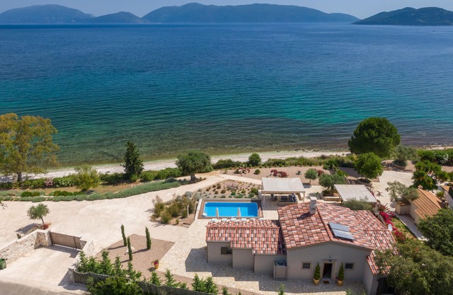 Waterfront Villa Frydi