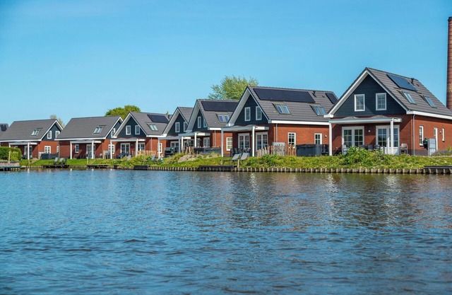 Waterfront villa with 4 bedrooms