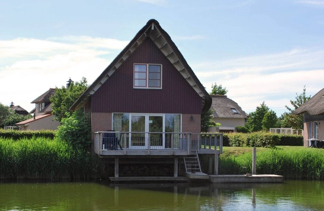 Waterfront villa with sauna in Friesland