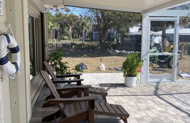 WATERFRONT w/pool,2 docks,boat ramp,pet friendly,mins from Gulf & CRYSTAL RIVER