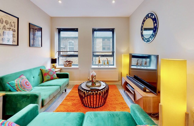 Waterfront Way Luxury Apartments, Flat 2