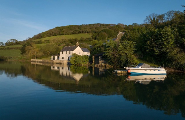 Waterhead Cottage - a cottage that sleeps 10 guests in 5 bedrooms