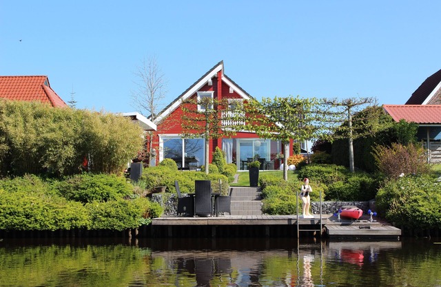 Waterloft Timmel - a vacation apartment in an idyllic waterside location with balcony
