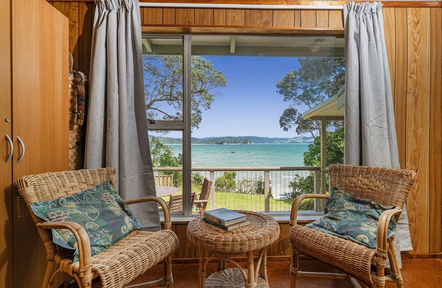 Waters Edge Cottage - Hahei Bach